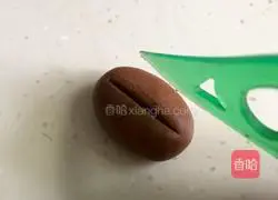 Illustration of how to make coffee bean cookies 6