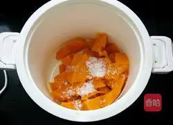 Illustration of how to make pumpkin hair cake 3