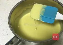 Illustration of how to make lychee chiffon cake 9