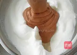 Illustration of how to make chiffon cake 8