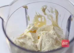 Illustration of how to make caramel banana mousse 14