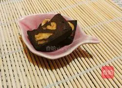 Illustration of how to make chocolate nut cookies 12