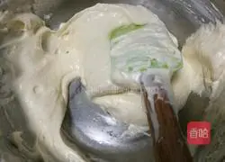 Illustration of how to make finger biscuits (a must for tiramisu) 5