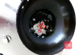 Illustration of how to make walnut kernels 2