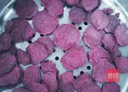 Illustration of how to make purple sweet potato balls 1