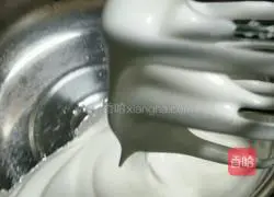 Illustration of how to make chiffon cake 3