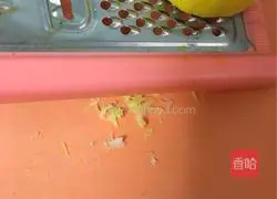 Illustration of how to make a small 6-inch lemon cake base 2