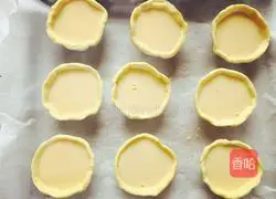 Illustration of how to make cream-free egg tarts 8