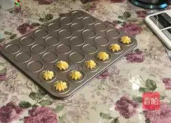 Illustration of how to make matcha cream puffs 15