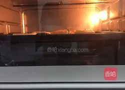 Illustration of how to make banana egg tart 7