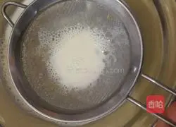 It's delicious but not greasy.Illustration of how to make egg tarts 3