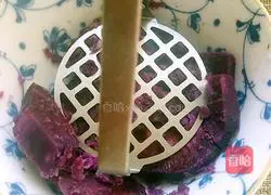 Illustration of how to make purple potato sesame balls 4