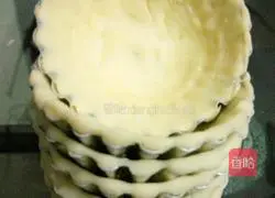 Illustration of making homemade egg tart shells again 11