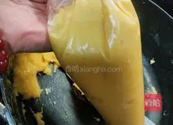 Illustration of how to make strawberry cream puffs 10