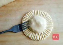 Illustration of how to make crispy apple pie 10