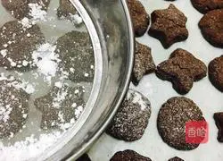 Illustration of how to make snowflake chocolate chip cookies 12