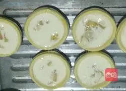 Illustration of how to make banana egg tarts 7