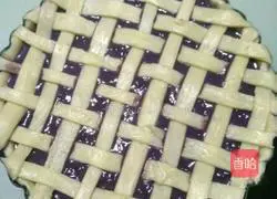 Illustration of how to make delicious purple potato pie 5