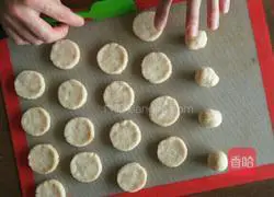 Illustration of how to make salted bean dregs biscuits 10