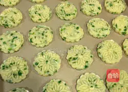 Illustration of how to make green onion and salty peach cake 7