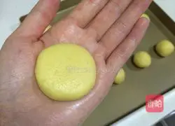 Illustration of how to make meat floss biscuits 11