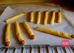 Illustration of how to make Halloween finger cookies 12