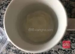 Illustration of how to make biscuits and yogurt wood bran cups 5