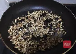 The walnuts are crispy Practice illustration 2