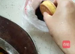 Illustration of how to make pumpkin cake 9