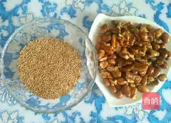 Illustration of how to make peanut walnut and sesame filling 7
