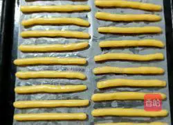 Illustration of how to make witch finger cookies (a must-have for Halloween) 6