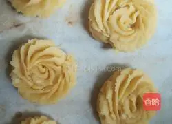 Illustration of how to make fragrant coconut cookies 9