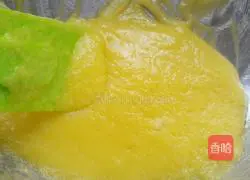 Illustration of how to make original (strawberry jam) cookies 3