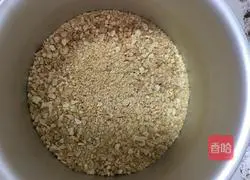 Illustration of how to make a small 6-inch lemon cake base 14