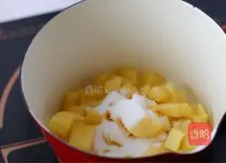 Illustration of how to make yogurt pineapple mousse cup 3