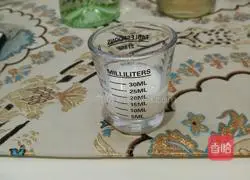 Illustration of how to make two portions of Portuguese egg tarts 2