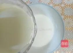 Illustration of how to make light cream Portuguese egg tart 3