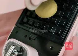 Illustration of how to make purple rice waffles 11