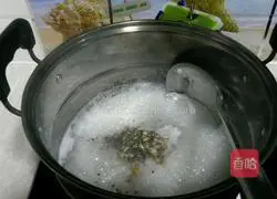 Illustration of how to make black sesame and walnut porridge 7