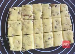 Illustration of how to make walnut soufflé biscuits 10