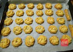 Illustration of how to make scallion oil cookies 10