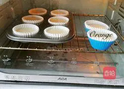 Illustration of how to make raisin cup cake 6