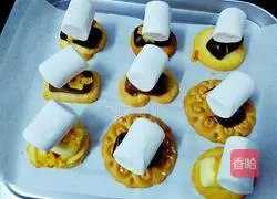 Illustration of how to make orange sweetheart cookies 8