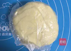 Illustration of how to make Portuguese egg tart crust 3