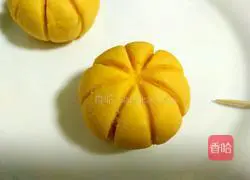 Illustration of how to make small pumpkin snacks 12