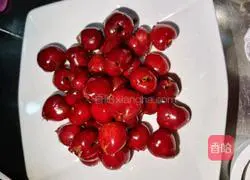 Illustration of how to make cherry mousse cake 4