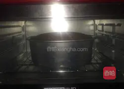 Illustration of how to make eight-inch chiffon cake 9