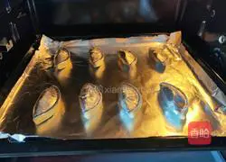 Illustration of how to make banana pie (egg tart crust version) 7