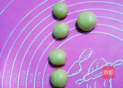 Illustration of how to make mushroom biscuits 6