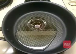 Illustration of how to make black bean paste stuffing 5